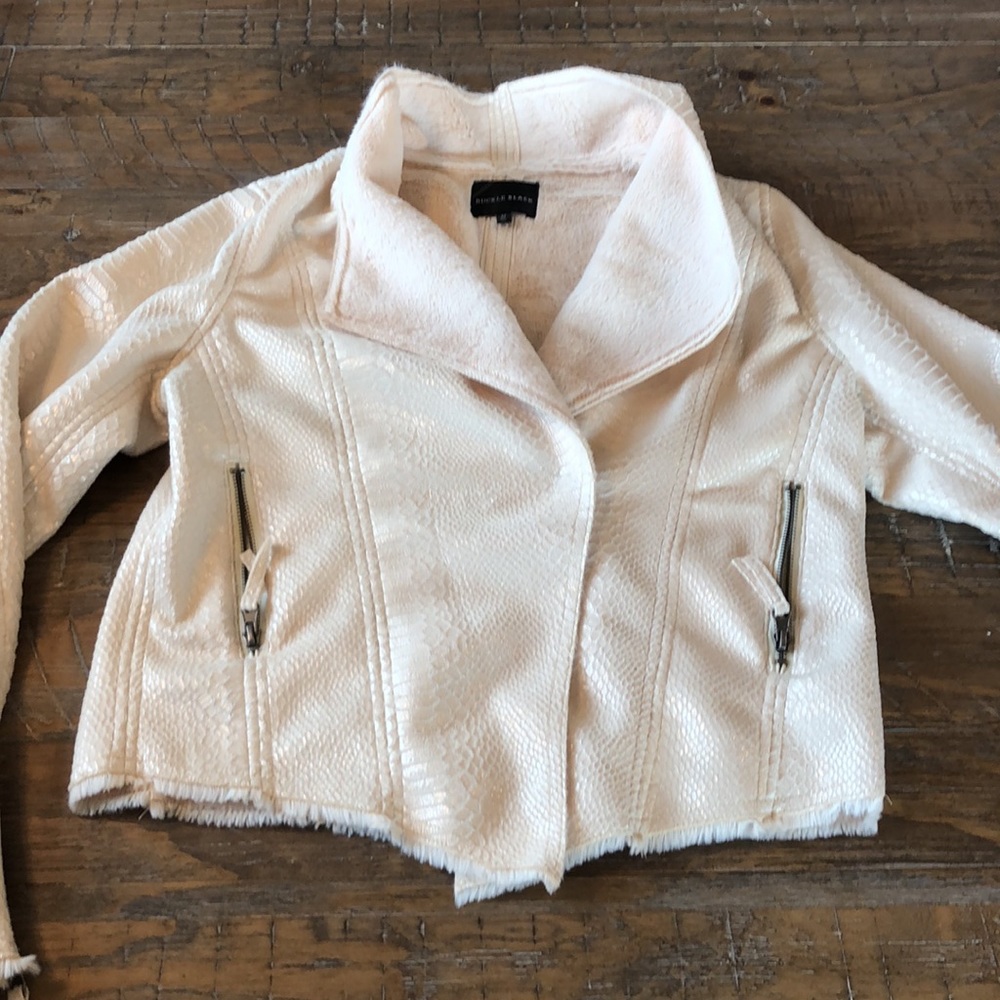 Buckle  Jacket - Picture 5 of 11